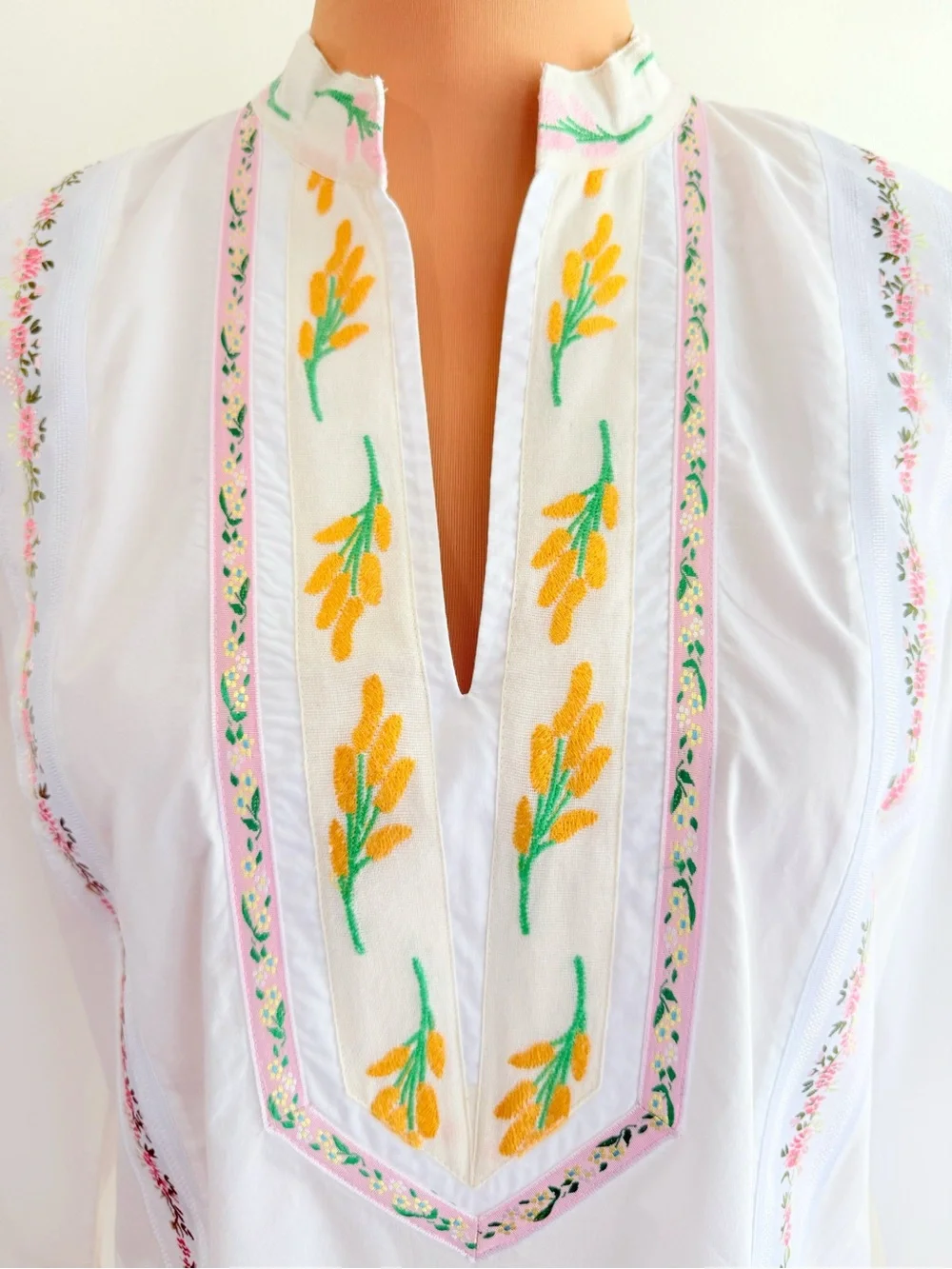 TORY BURCH WHITE COTTON FLORAL RIBBON EMBELLISHED EMBROIDERED TUNIC TOP